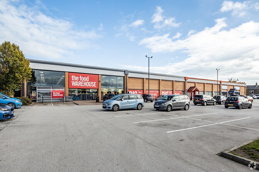 Woodhall Rd, Bradford à louer - Photo de l’immeuble – Image 1 sur 2