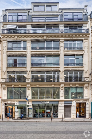 64 Rue La Boétie, Paris à louer - Photo de l’immeuble – Image 3 sur 4
