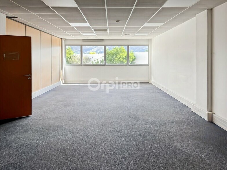 Bureau dans Aubagne à vendre - Photo de l’immeuble – Image 1 sur 7