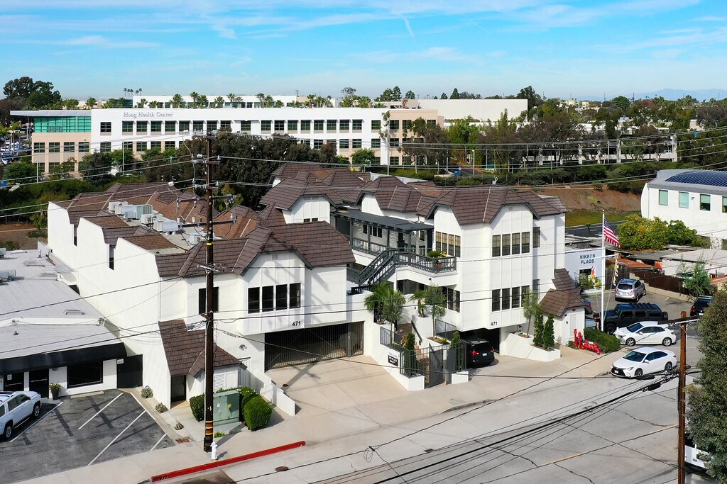 471 N Old Newport Blvd, Newport Beach, CA à louer Photo de l’immeuble– Image 1 sur 4