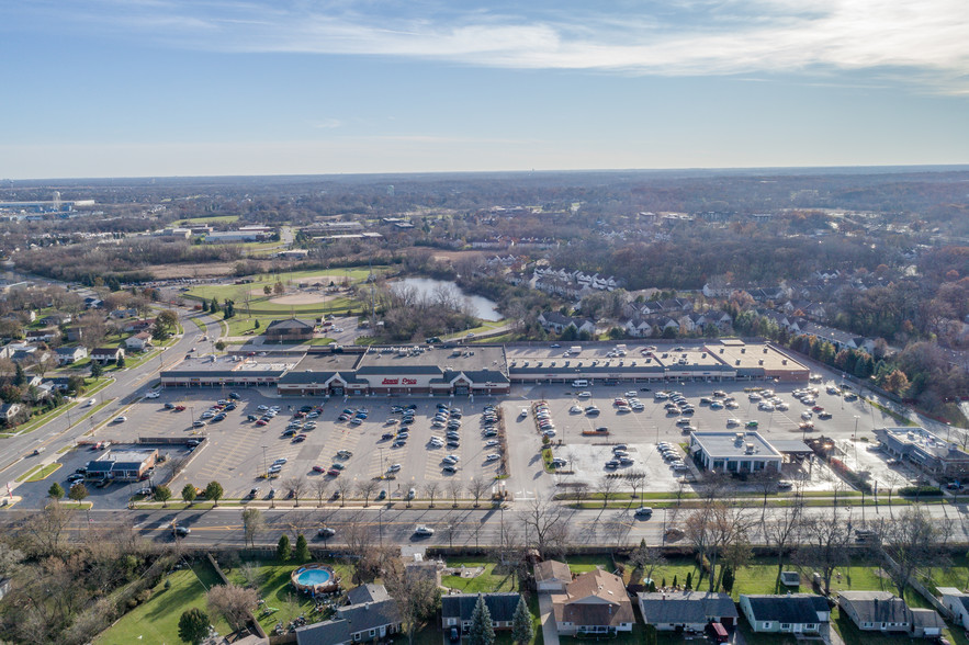 115-237 Irving Park Rd, Streamwood, IL à louer - Photo de l’immeuble – Image 1 sur 5