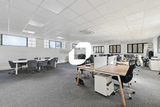 Bureau dans Saint-Cloud à louer Photo intérieure– Image 2 sur 5