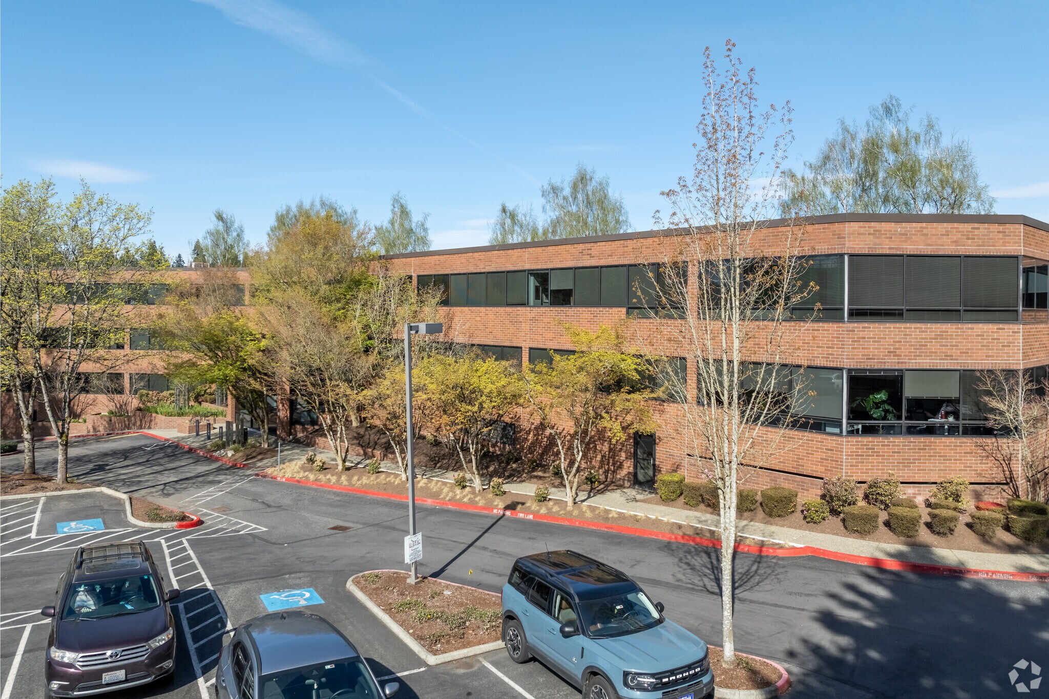 915 118th Ave SE, Bellevue, WA à louer Photo principale– Image 1 sur 7