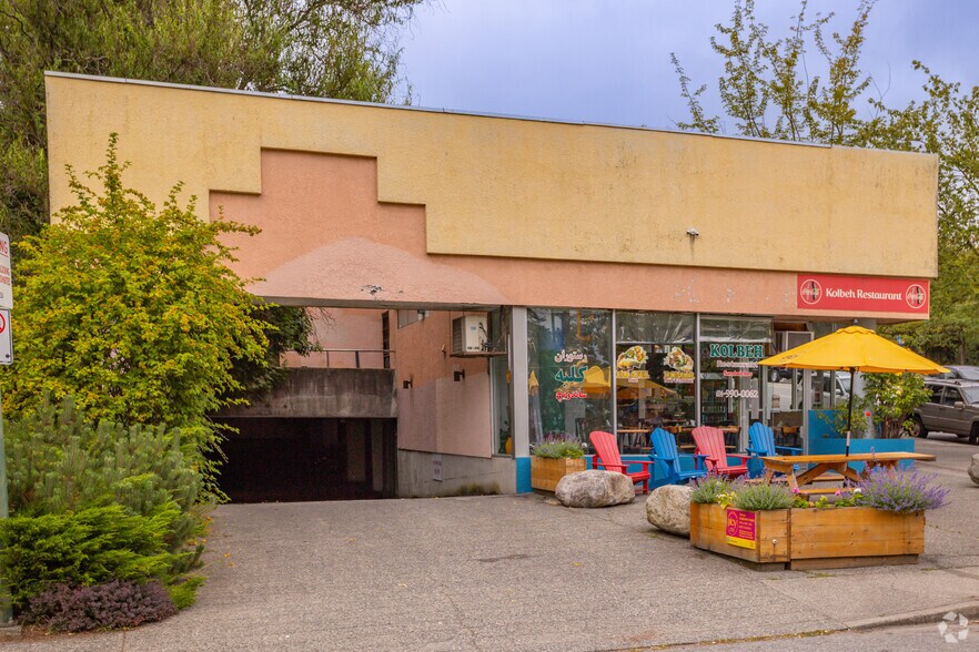 751 Lonsdale Av, North Vancouver, BC à vendre - Photo de l’immeuble – Image 2 sur 3