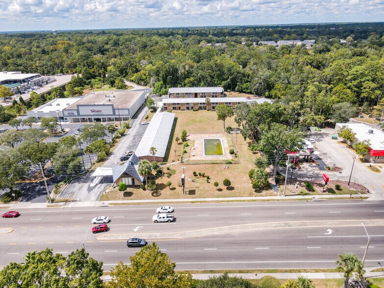 2820 NW 13th St, Gainesville, FL à louer - Photo de l’immeuble – Image 2 sur 16