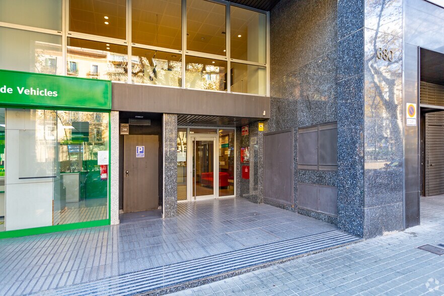 Gran Vía de les Corts Catalanes, 680, Barcelone, Barcelona à louer - Photo de l’immeuble – Image 2 sur 4