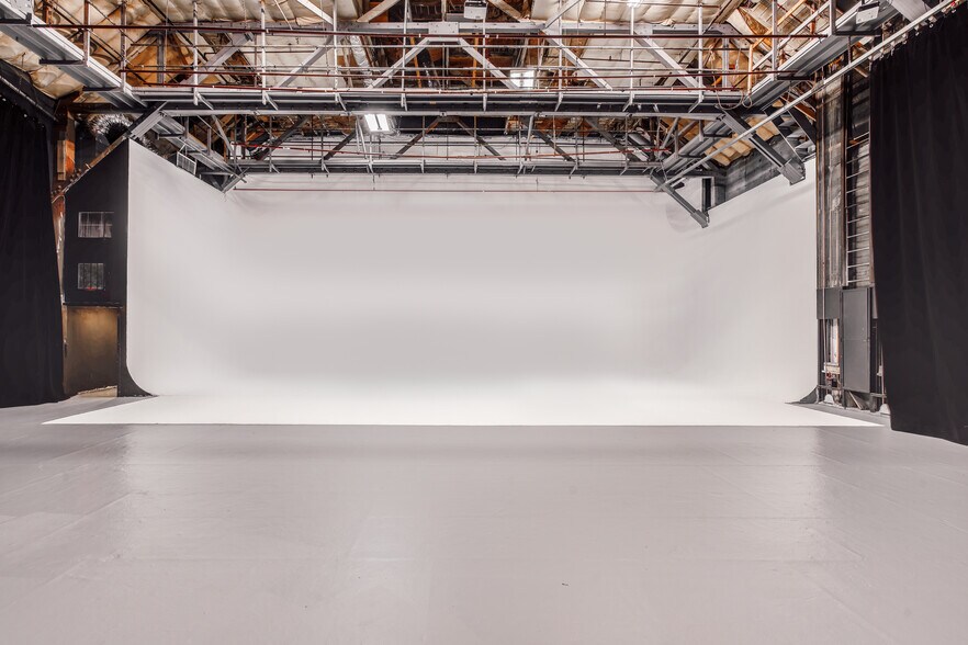 1215 Bates Ave, Los Angeles, CA à louer - Photo de l’immeuble – Image 1 sur 13