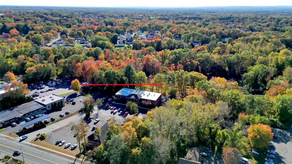 294 N Main St, East Longmeadow, MA à louer - Vidéo sur l’annonce professionnelle – Image 2 sur 14