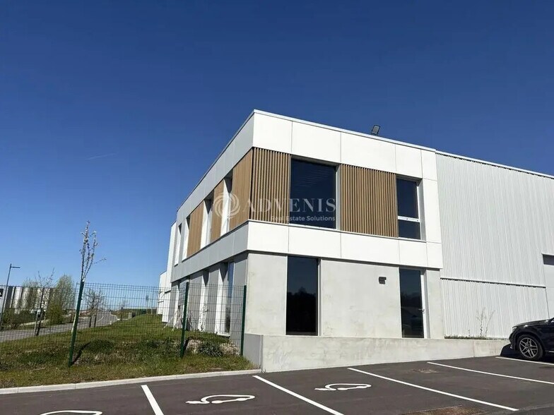 Local d’activités dans Rang-du-Fliers à louer - Photo de l’immeuble – Image 1 sur 1