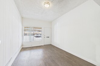 13615 Victory Blvd, Van Nuys, CA à louer Photo intérieure– Image 1 sur 2