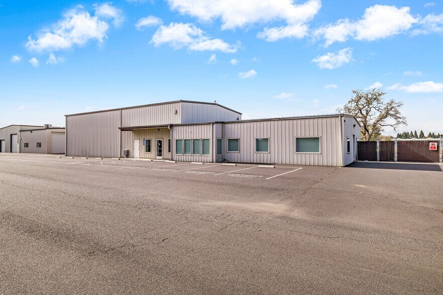89 Loren Ave, Chico, CA à louer - Photo de l’immeuble – Image 1 sur 11