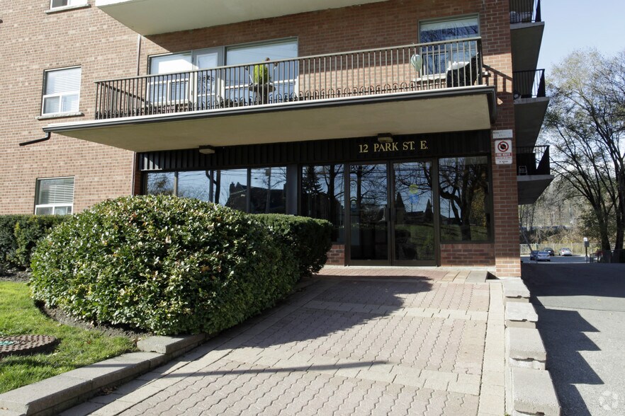 12 Park St E, Mississauga, ON à vendre - Photo de l’immeuble – Image 2 sur 5