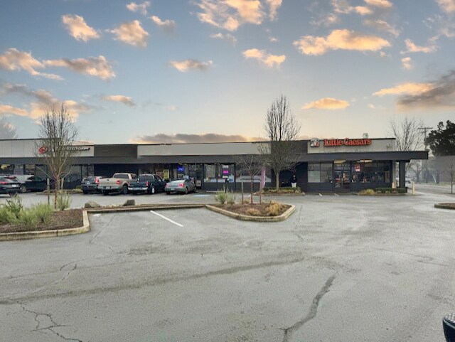 526 NE Highway 99W, McMinnville, OR à louer - Photo principale – Image 1 sur 9