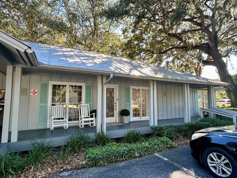 4924 E First Coast Hwy, Fernandina Beach, FL à louer - Photo de l’immeuble – Image 1 sur 17