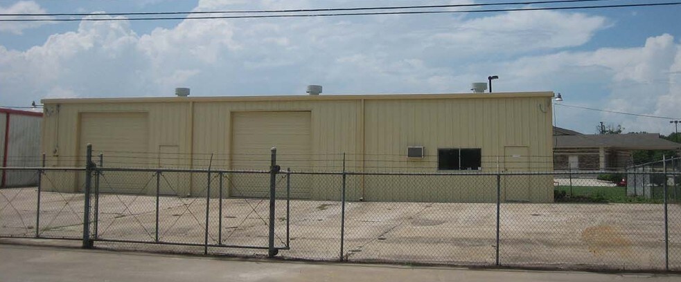 2407B S Houston Ave, Humble, TX à louer - Photo principale – Image 1 sur 5
