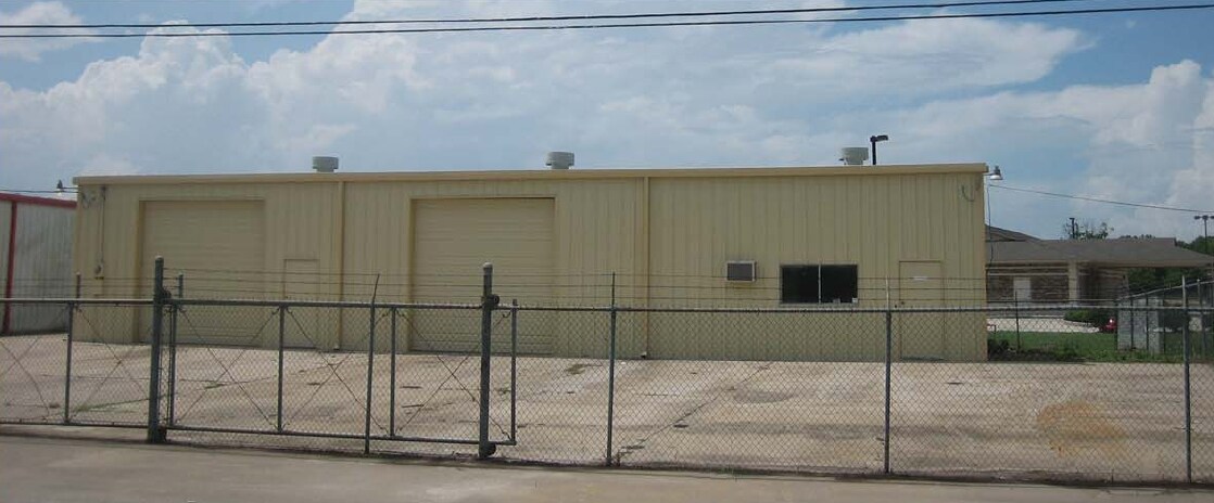 2407B S Houston Ave, Humble, TX à louer Photo principale– Image 1 sur 6