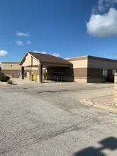 2363 Holmgren Way, Green Bay, WI à vendre Photo de l’immeuble– Image 2 sur 13