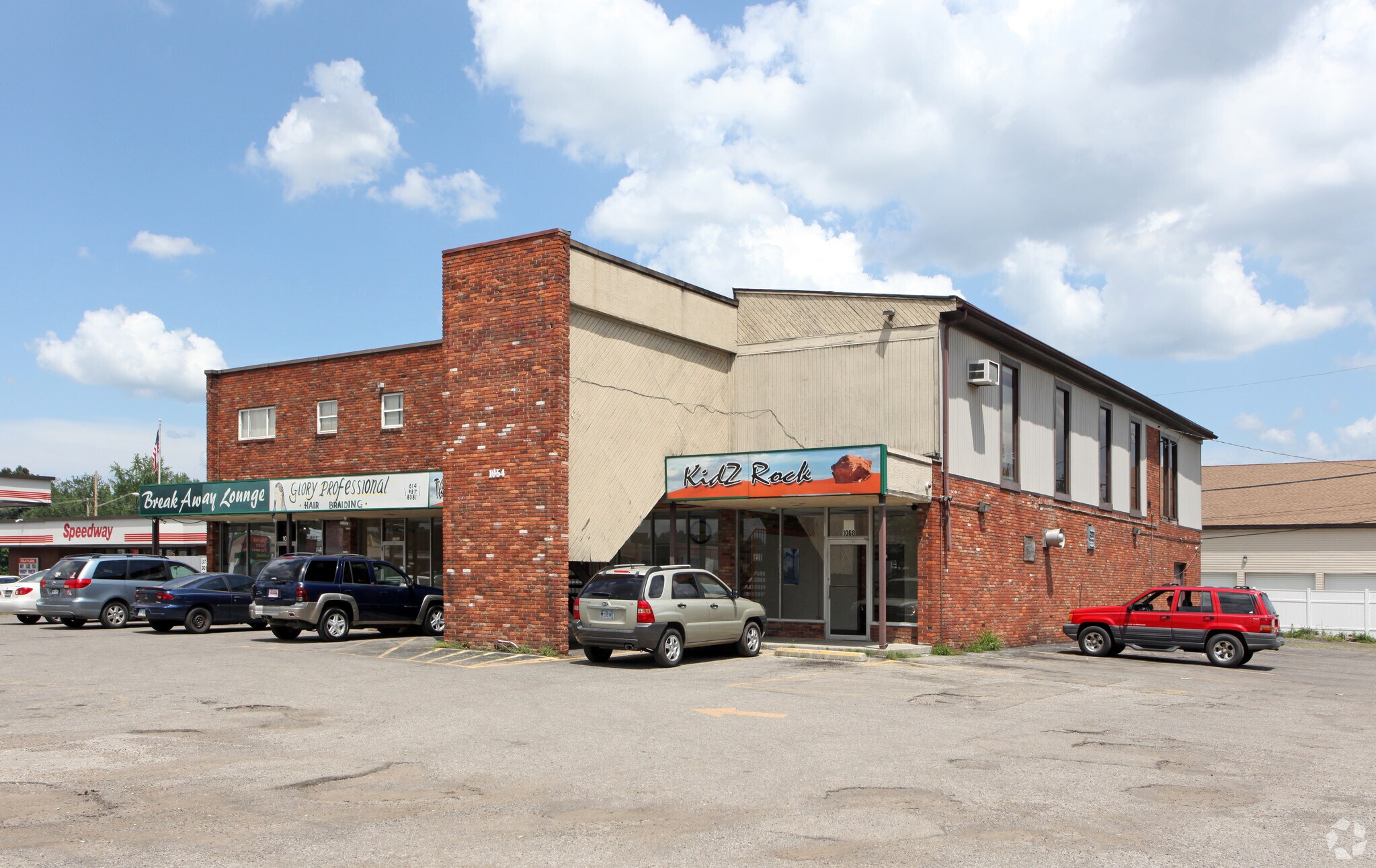 1058-1068 Country Club Rd, Columbus, OH à louer Photo principale– Image 1 sur 52
