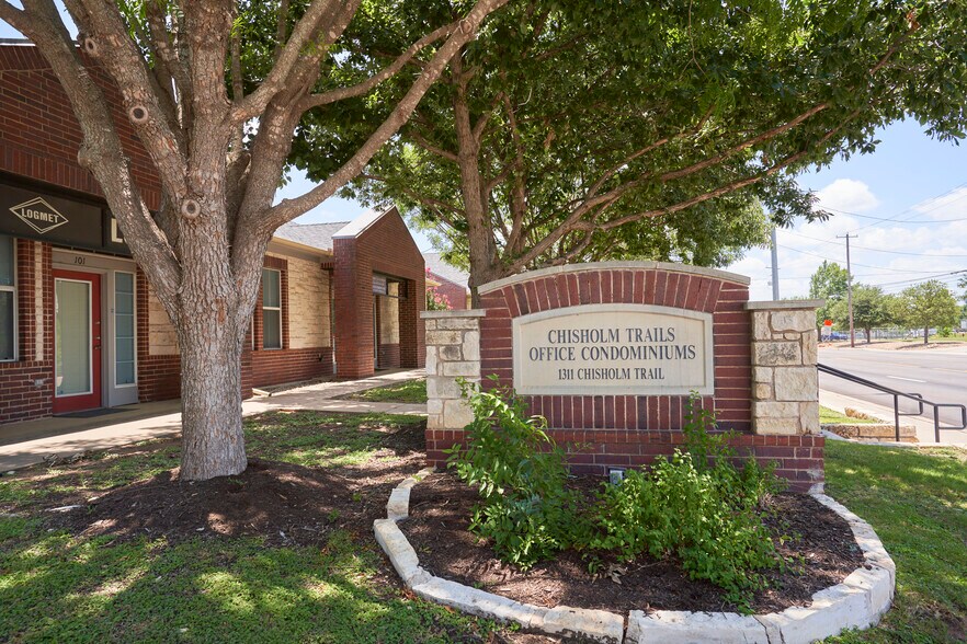 1311 Chisholm Trail Rd, Round Rock, TX à louer - Photo de l’immeuble – Image 3 sur 13
