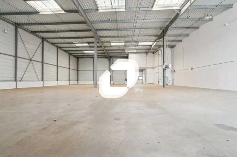 Local d’activités dans Le Blanc-Mesnil à louer - Photo de l’immeuble – Image 2 sur 13