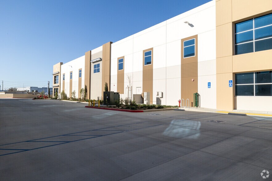 13850 Old 215 Frontage Rd, Moreno Valley, CA à vendre - Photo de l’immeuble – Image 3 sur 6