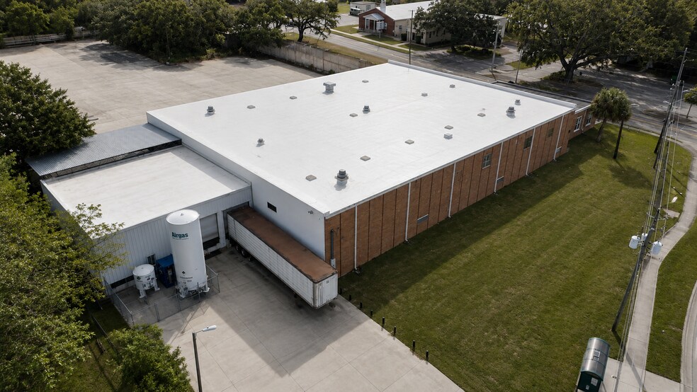 2902 E Sligh Ave, Tampa, FL à louer - Photo de l’immeuble – Image 3 sur 17