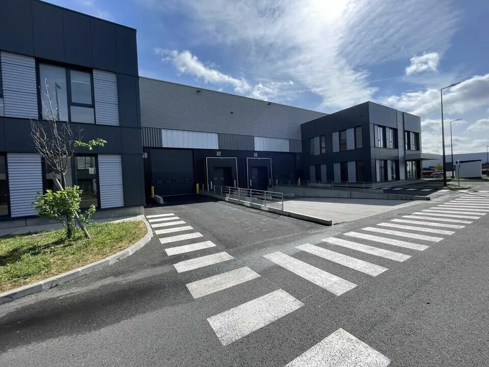 51 Rue Du Commandant Rolland, Le Bourget à louer Photo de l’immeuble– Image 1 sur 9