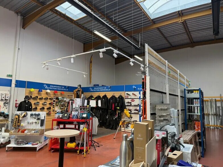 Local d’activités dans Lyon à louer - Photo de l’immeuble – Image 2 sur 18