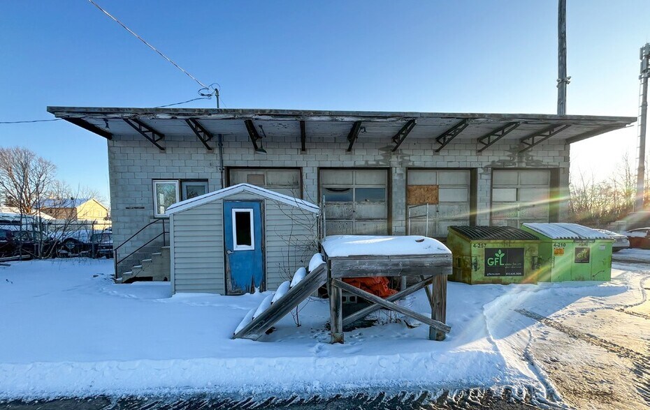 1740 Queensdale Av, Ottawa, ON à louer - Photo de l’immeuble – Image 3 sur 4