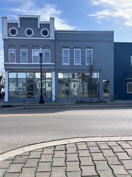 621 N Main St, Evansville, IN à louer - Photo de l’immeuble – Image 2 sur 6