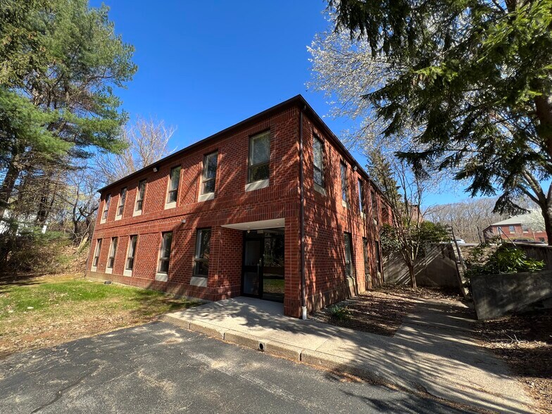875 Centerville Rd, Warwick, RI à vendre - Photo de l’immeuble – Image 3 sur 18
