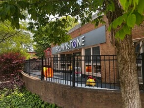 18225 Sloane Ave, Lakewood, OH à louer Photo de l’immeuble– Image 1 sur 6