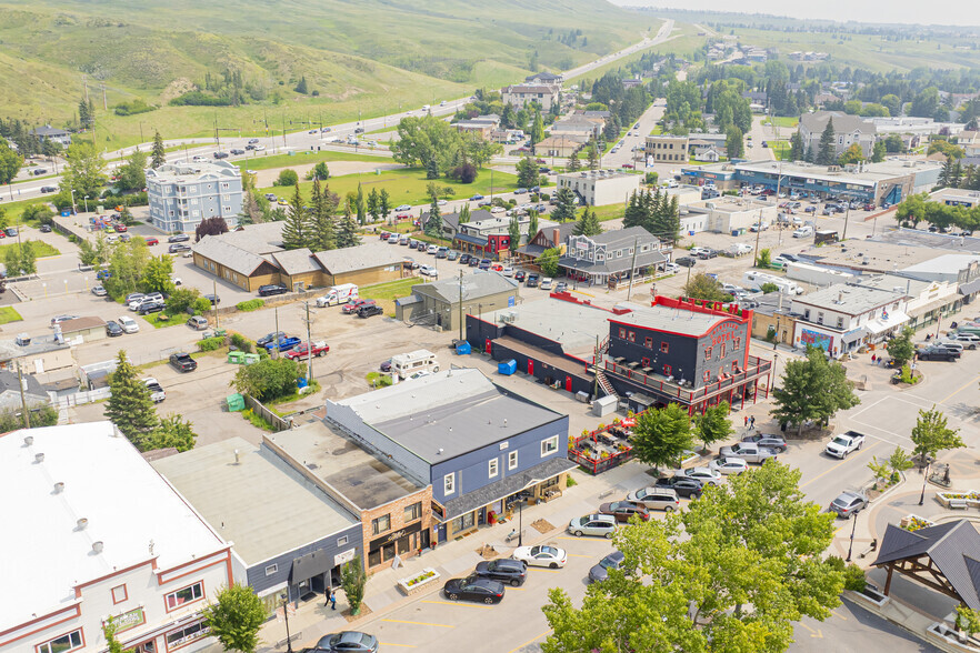 312 1st St W, Cochrane, AB à louer - Aérien – Image 2 sur 3