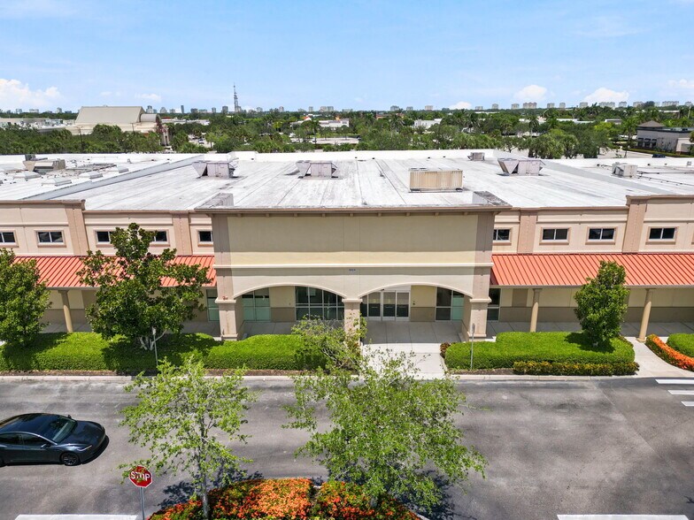 6424 Naples Blvd, Naples, FL à louer - Photo de l’immeuble – Image 2 sur 7