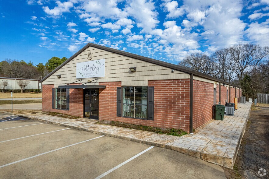6724 Paluxy Dr, Tyler, TX à louer - Photo de l’immeuble – Image 2 sur 36