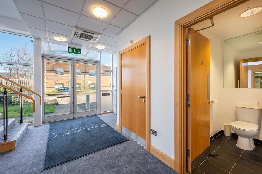 Centennial Ave, Borehamwood à vendre - Photo de l’immeuble – Image 3 sur 29