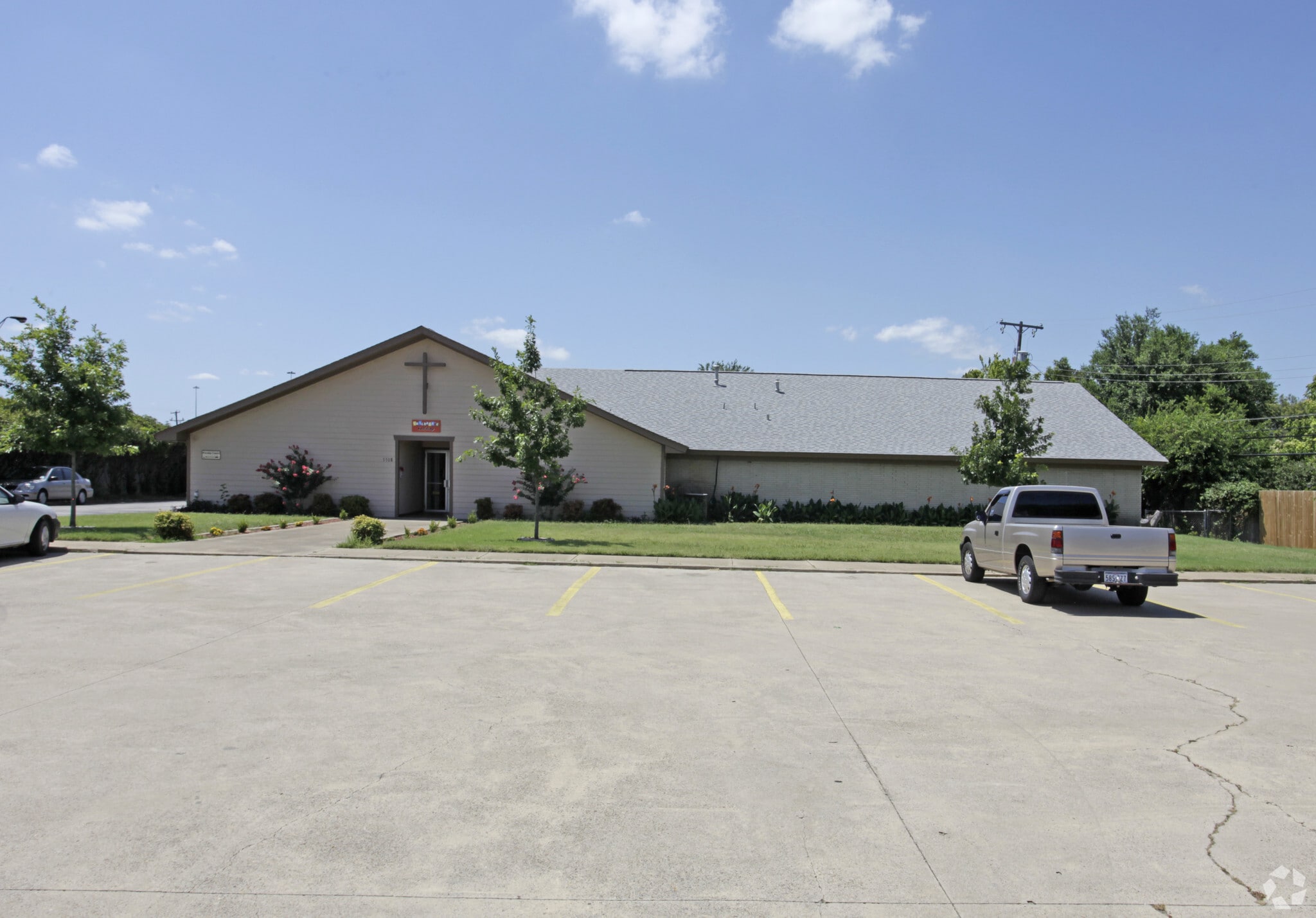 7708 Maplewood Ave, North Richland Hills, TX à louer Photo de l’immeuble– Image 1 sur 9