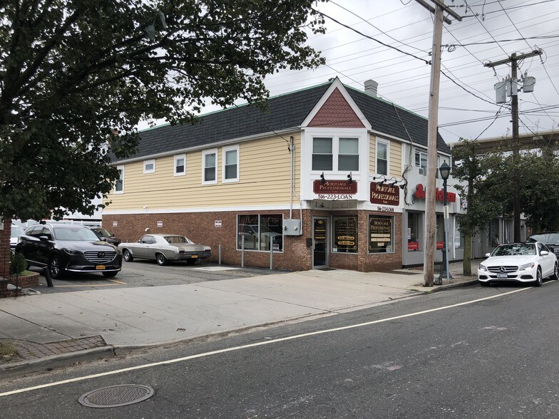 12 Merrick Ave, Merrick, NY à vendre - Photo de l’immeuble – Image 2 sur 3