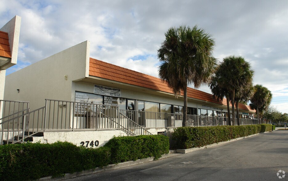 2740 Bayshore Dr, Naples, FL à vendre - Photo de l’immeuble – Image 1 sur 10