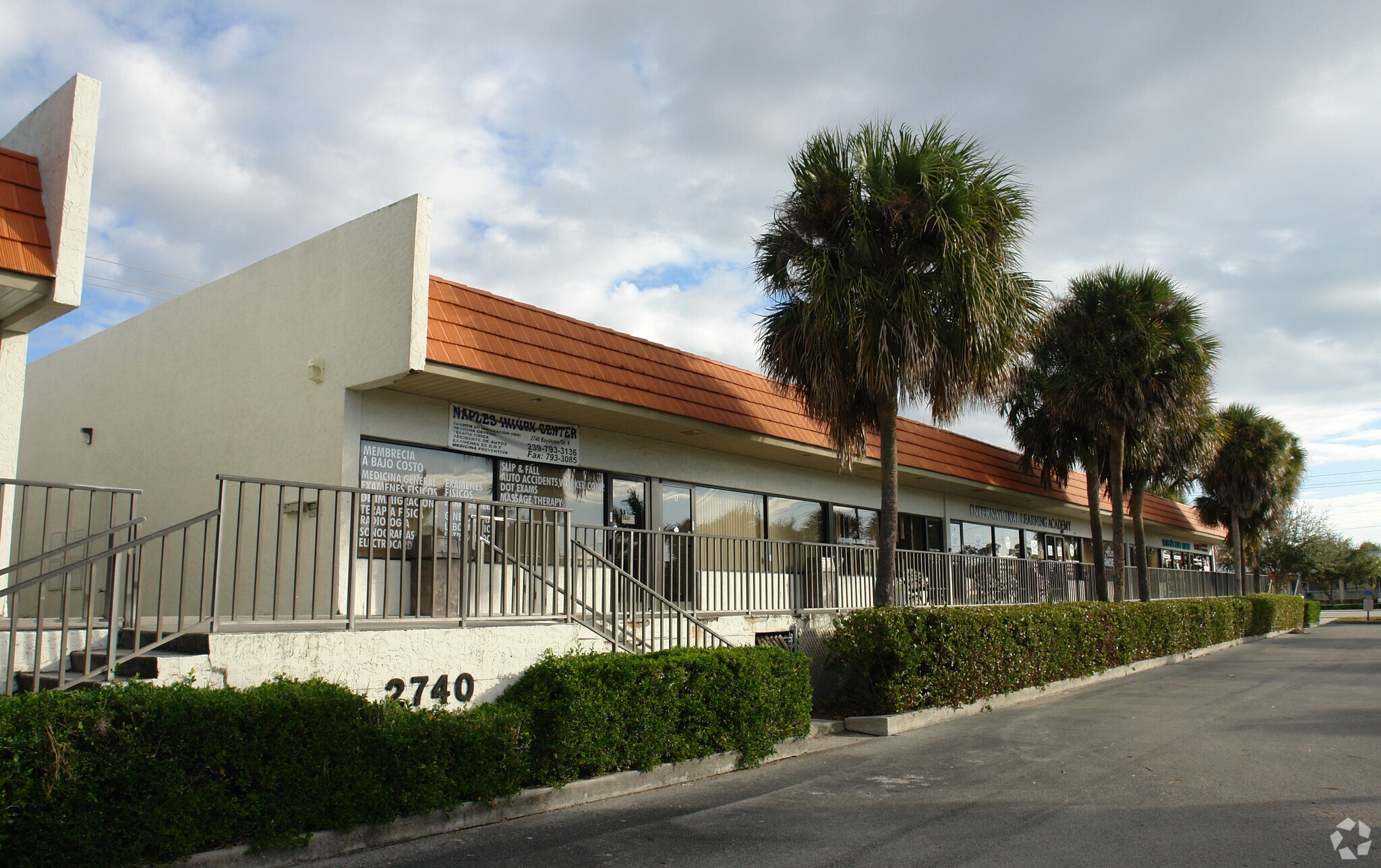 2740 Bayshore Dr, Naples, FL à vendre Photo de l’immeuble– Image 1 sur 11