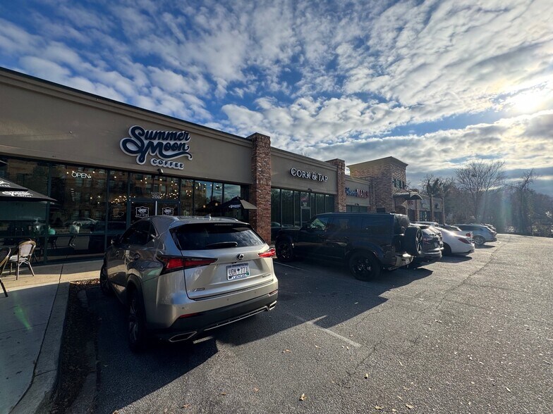 409 Mills Ave, Greenville, SC à louer - Photo de l’immeuble – Image 2 sur 3