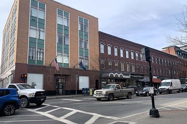 100 Main St, Brattleboro, VT à vendre - Photo de l’immeuble – Image 3 sur 11