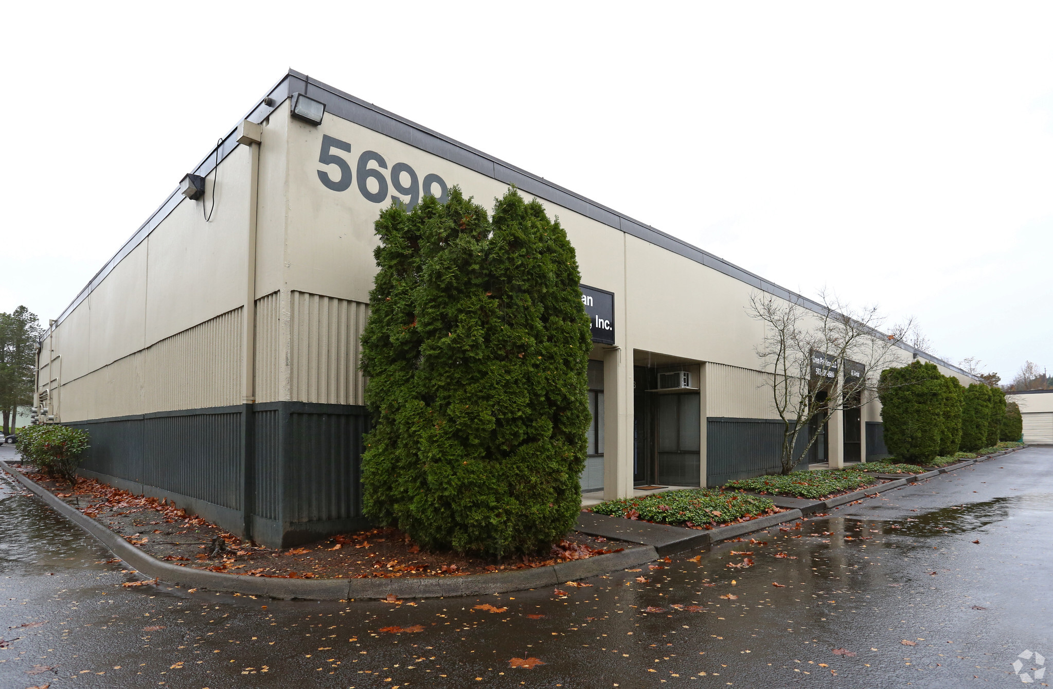 5699 SE International Way, Milwaukie, OR à louer Photo principale– Image 1 sur 12