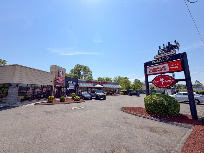 96 Frontage Rd, East Haven, CT à vendre - Photo de l’immeuble – Image 2 sur 10