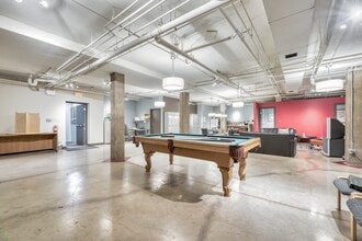 902 9th Ave SW, Calgary, AB à louer Photo intérieure– Image 1 sur 9