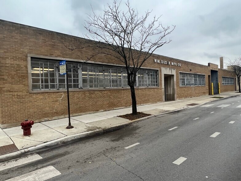 4901 W Armitage Ave, Chicago, IL à vendre - Photo de l’immeuble – Image 2 sur 3
