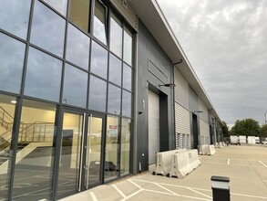 Concord Rd, Londres à louer Photo de l’immeuble– Image 1 sur 22