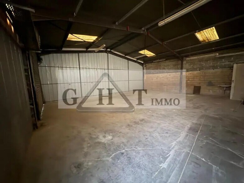 Bureau dans Dammarie-les-Lys à louer - Photo de l’immeuble – Image 2 sur 15