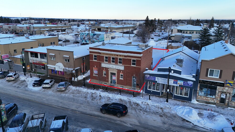 5011 50 St, Stony Plain, AB à vendre - Photo principale – Image 2 sur 17