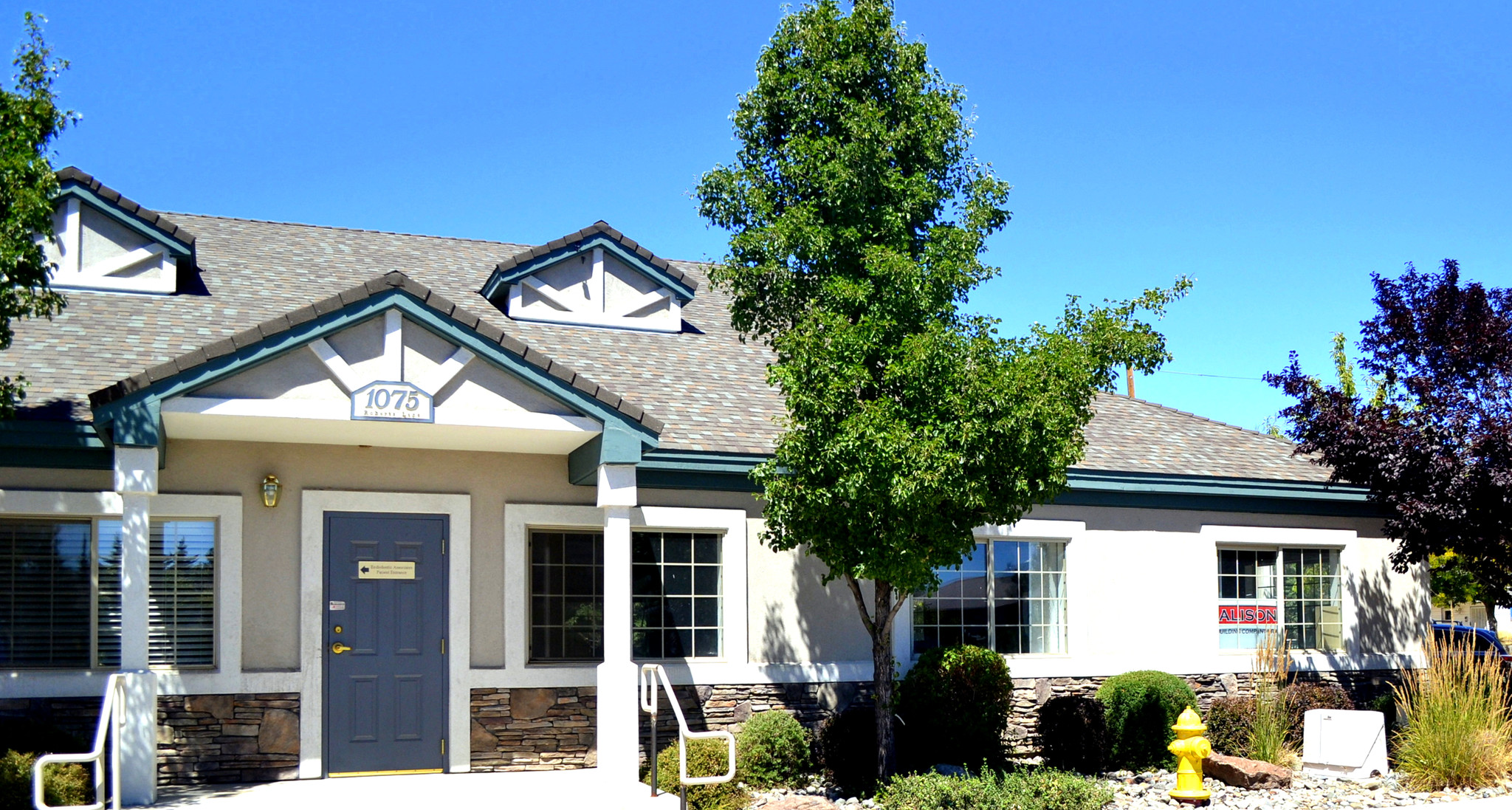 1075 Roberta Ln, Sparks, NV à louer Photo principale– Image 1 sur 2